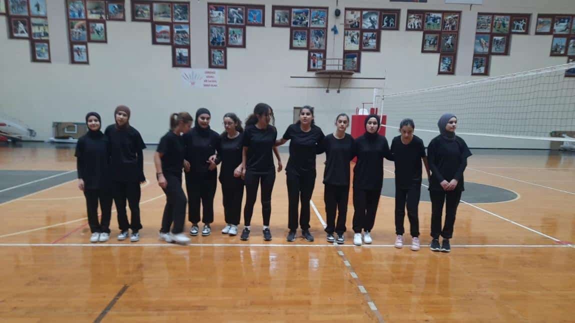 Okulumuz Voleybol Takımı İlçe Müsabakalarına Katılıyor.